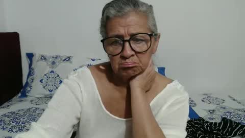 Snapshot of candy_mature_ chatting on April 25, 11:35 am candy online show from April 25, 11:35 am