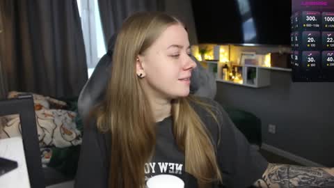 Snapshot of candy_meggie chatting on December 16, 10:18 am Megan online show from December 16, 10:18 am