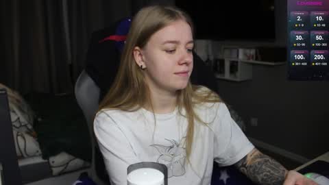 Snapshot of candy_meggie chatting on December 26, 5:30 pm Megan online show from December 26, 5:30 pm