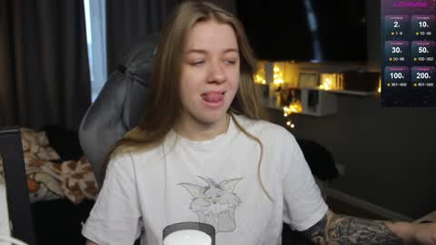 Snapshot of candy_meggie chatting on January 2, 11:20 am Megan online show from January 2, 11:20 am