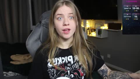 Snapshot of candy_meggie chatting on January 6, 4:34 pm Megan online show from January 6, 4:34 pm