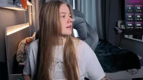 Snapshot of candy_meggie chatting on February 12, 9:10 am Megan online show from February 12, 9:10 am