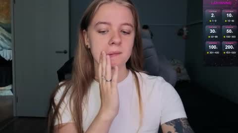 Snapshot of candy_meggie chatting on September 11, 9:31 am Megan online show from September 11, 9:31 am