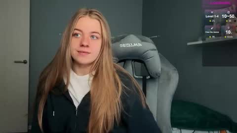 Snapshot of candy_meggie chatting on September 29, 9:03 am Megan online show from September 29, 9:03 am