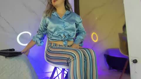 Snapshot of candy_plus chatting on June 1, 7:04 pm Candy plus online show from June 1, 7:04 pm