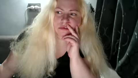 Laura online show from March 10, 11:38 pm