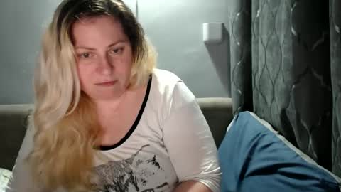 Laura online show from November 4, 7:57 pm