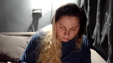 Laura online show from February 28, 10:22 pm