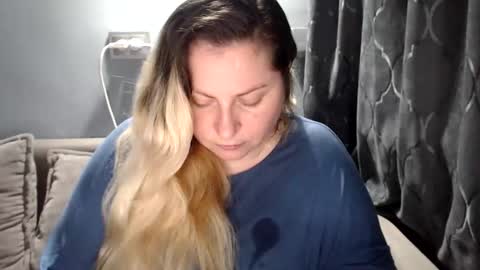 Laura online show from March 3, 7:20 pm