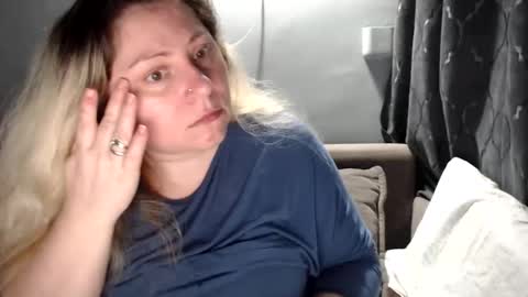 Laura online show from April 7, 7:03 pm