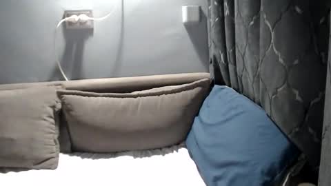 Laura online show from April 17, 9:18 pm