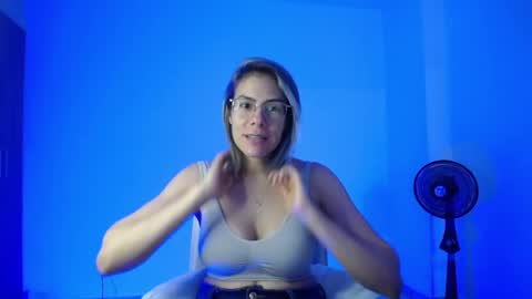 Snapshot of candydowson1 chatting on December 2, 1:14 am Candy Dowson online show from December 2, 1:14 am