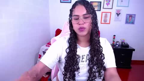 Snapshot of candyhot_sex chatting on April 20, 8:39 am Karen online show from April 20, 8:39 am