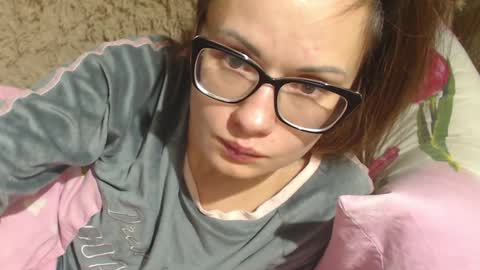 Snapshot of candylady136 chatting on December 6, 2:02 am say meow and send tip online show from December 6, 2:02 am