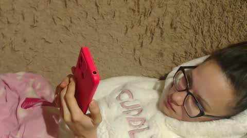 Snapshot of candylady136 chatting on December 19, 8:55 pm say meow and send tip online show from December 19, 8:55 pm