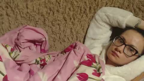 Snapshot of candylady136 chatting on February 3, 3:09 am say meow and send tip online show from February 3, 3:09 am