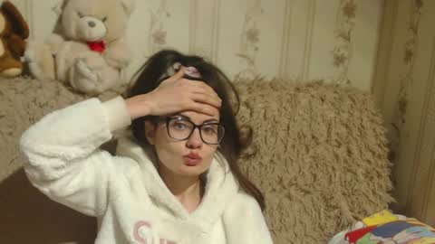 Snapshot of candylady136 chatting on February 5, 6:59 pm say meow and send tip online show from February 5, 6:59 pm