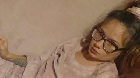 Snapshot of candylady136 chatting on November 10, 7:02 pm say meow and send tip online show from November 10, 7:02 pm