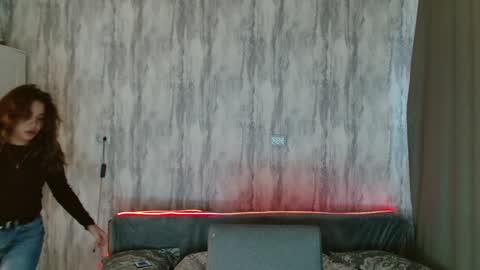 candymini online show from March 25, 9:37 am