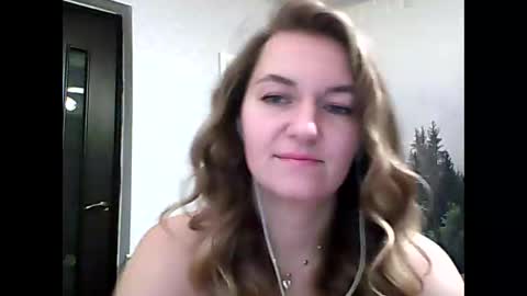 Daisy online show from December 15, 9:30 pm