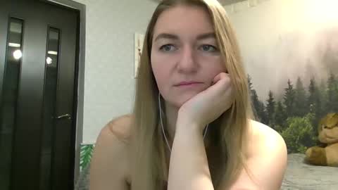 Daisy online show from December 18, 10:27 pm