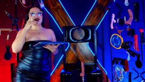 Snapshot of candyqueen_bdsm_ chatting on February 6, 4:06 am candyqueen_bdsm_ online show from February 6, 4:06 am