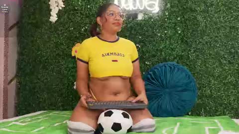 Snapshot of canela_montiel chatting on June 15, 1:02 pm canela_montiel online show from June 15, 1:02 pm