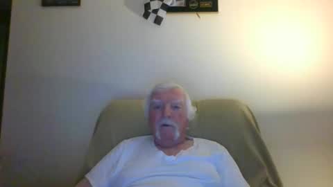 Snapshot of capecod21 chatting on January 18, 12:47 pm capecod21 online show from January 18, 12:47 pm