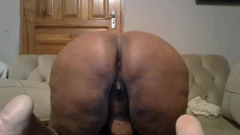 Snapshot of caramelchoc81 chatting on February 26, 1:15 am candylious81 online show from February 26, 1:15 am