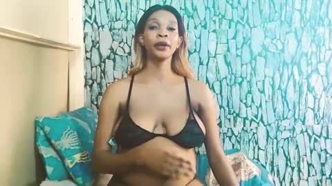 Snapshot of caramelminxxx1 chatting on February 5, 7:13 am caramelminxxx1 online show from February 5, 7:13 am
