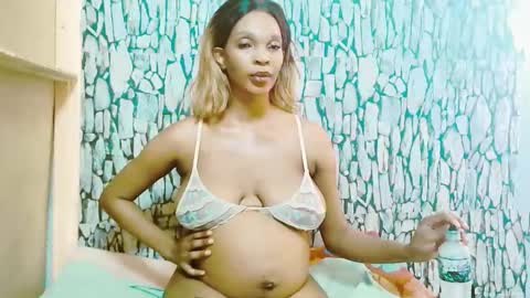 Snapshot of caramelminxxx1 chatting on February 12, 7:36 am caramelminxxx1 online show from February 12, 7:36 am