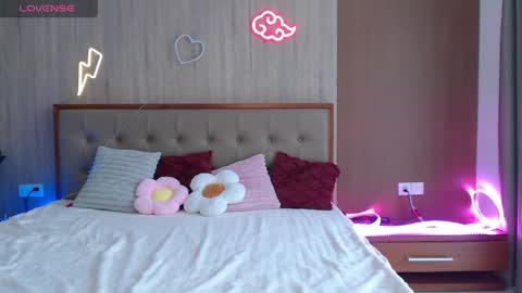 Snapshot of caramelstorm chatting on April 28, 2:27 am Lana online show from April 28, 2:27 am