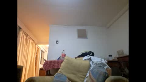 Snapshot of caravibugue chatting on June 1, 10:11 pm caravibugue online show from June 1, 10:11 pm