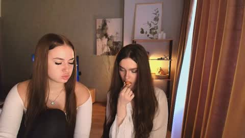 Snapshot of caressyourself chatting on December 1, 5:34 am caressyourself online show from December 1, 5:34 am