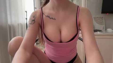 Snapshot of caressysiren chatting on June 25, 1:26 pm caressysiren online show from June 25, 1:26 pm