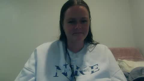 Snapshot of carinabro10 chatting on October 7, 8:44 am carinabro10 online show from October 7, 8:44 am