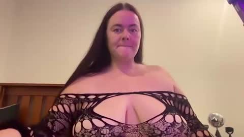 Snapshot of carinabro10 chatting on June 28, 8:53 am carinabro10 online show from June 28, 8:53 am