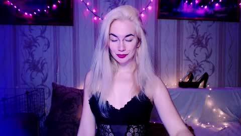 Snapshot of carinfox chatting on February 2, 6:39 pm Carin online show from February 2, 6:39 pm