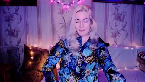 Snapshot of carinfox chatting on February 10, 7:18 pm Carin online show from February 10, 7:18 pm