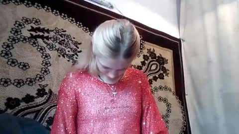 Snapshot of carissaalderson chatting on May 20, 3:13 am Kira online show from May 20, 3:13 am