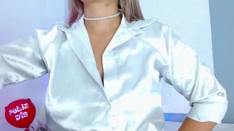 Snapshot of carla_beer chatting on April 20, 11:24 am Carla online show from April 20, 11:24 am