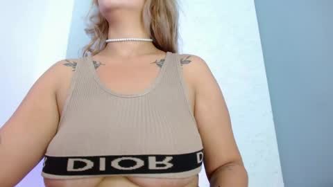 Snapshot of carla_beer chatting on April 23, 11:31 am Carla online show from April 23, 11:31 am