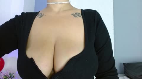 Snapshot of carla_beer chatting on April 25, 11:24 am Carla online show from April 25, 11:24 am