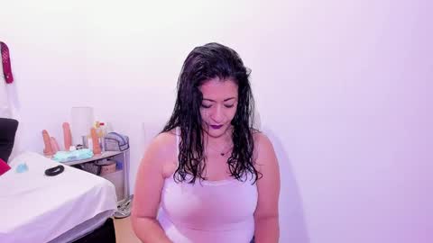 Snapshot of carla_sns chatting on December 5, 10:45 pm Carla online show from December 5, 10:45 pm