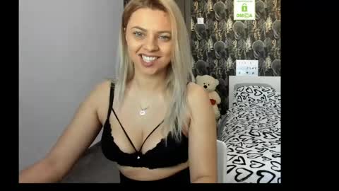 Snapshot of carlastacefun chatting on April 27, 5:49 am CarlaStaceFun online show from April 27, 5:49 am