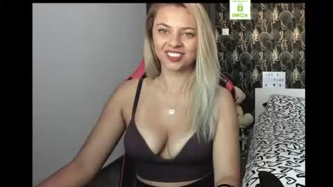 Snapshot of carlastacefun chatting on June 25, 4:34 am CarlaStaceFun online show from June 25, 4:34 am