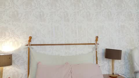 Snapshot of carline_jones chatting on February 21, 11:22 am Carline online show from February 21, 11:22 am