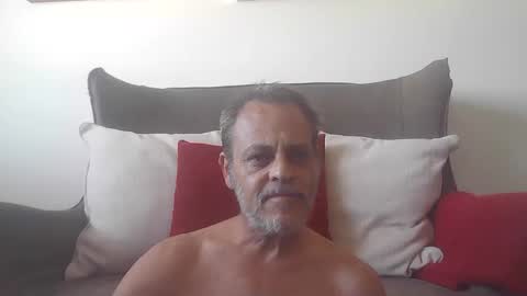 Snapshot of carlo76mx chatting on May 24, 2:55 pm carlo online show from May 24, 2:55 pm