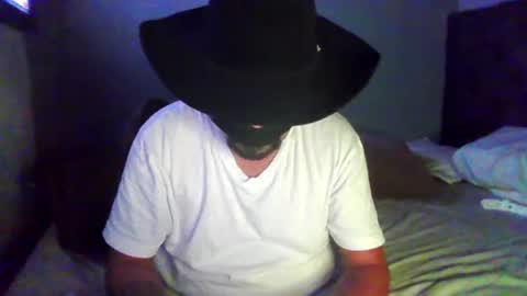 Snapshot of carlos100699 chatting on August 6, 2:35 am carlos100699 online show from August 6, 2:35 am