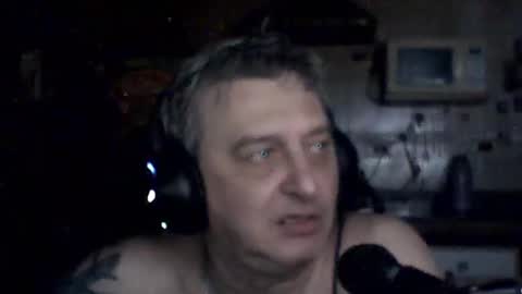 Snapshot of carlos712009 chatting on February 13, 8:21 am carlos712009 online show from February 13, 8:21 am